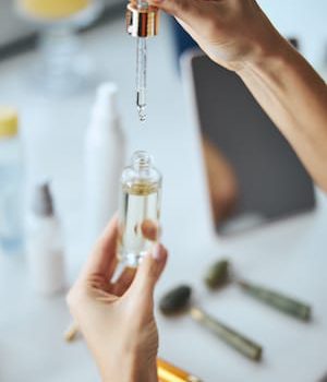 TRYCHOLOGICZNY ZABIEG REGENERACYJNY NA ŁODYGĘ WŁOSA